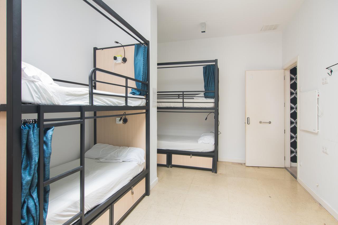 Cama en habitación compartida mixta de 8 camas con baño compartido